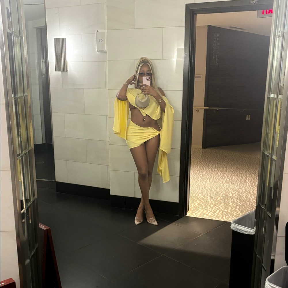 Yellow Set - Picture 2 of 3